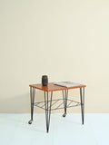 Tavolino scandinavo vintage con struttura in metallo