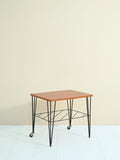 Tavolino scandinavo vintage con struttura in metallo 3