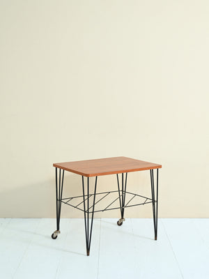 Tavolino scandinavo vintage con struttura in metallo 3