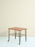 Tavolino scandinavo vintage con struttura in metallo 2
