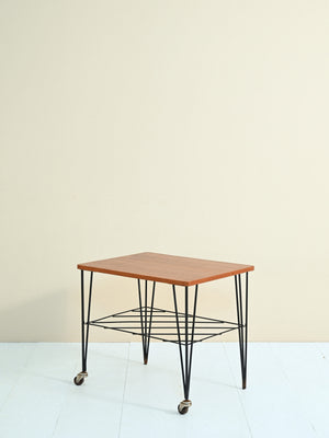 Tavolino scandinavo vintage con struttura in metallo 2