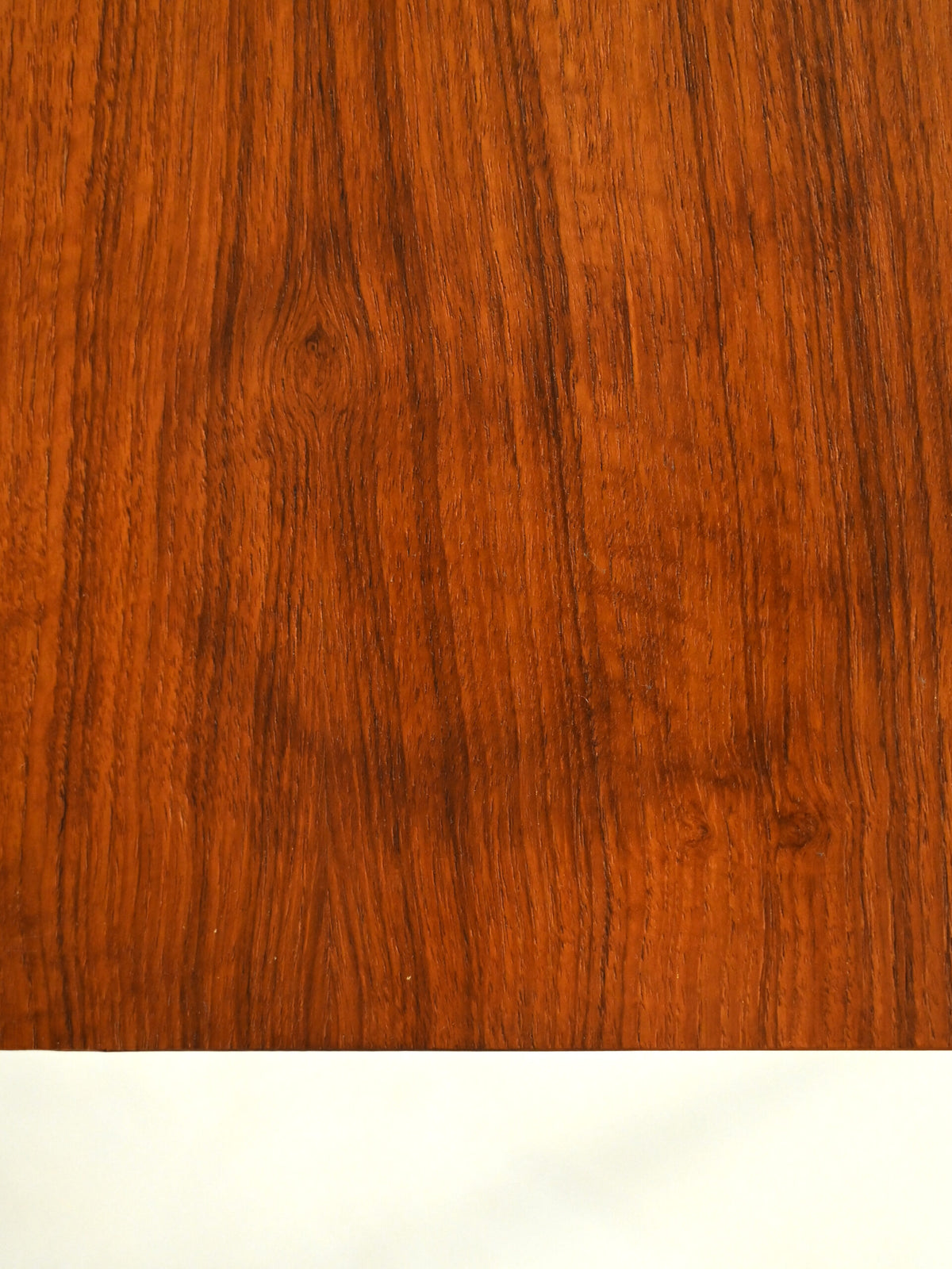 Tavolino scandinavo vintage con struttura in metallo 9