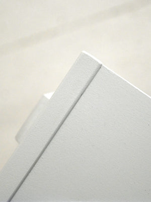 Comodino scandinavo dipinto di bianco 6