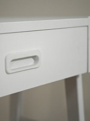 Comodino scandinavo dipinto di bianco 4