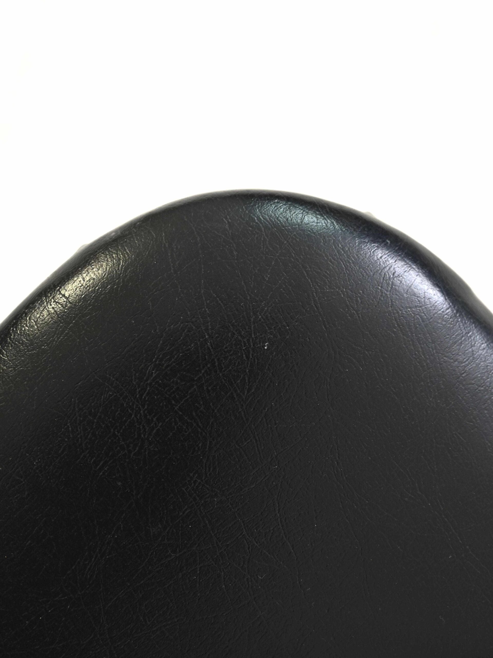 Sedia vintage scandinava in similpelle nera 4