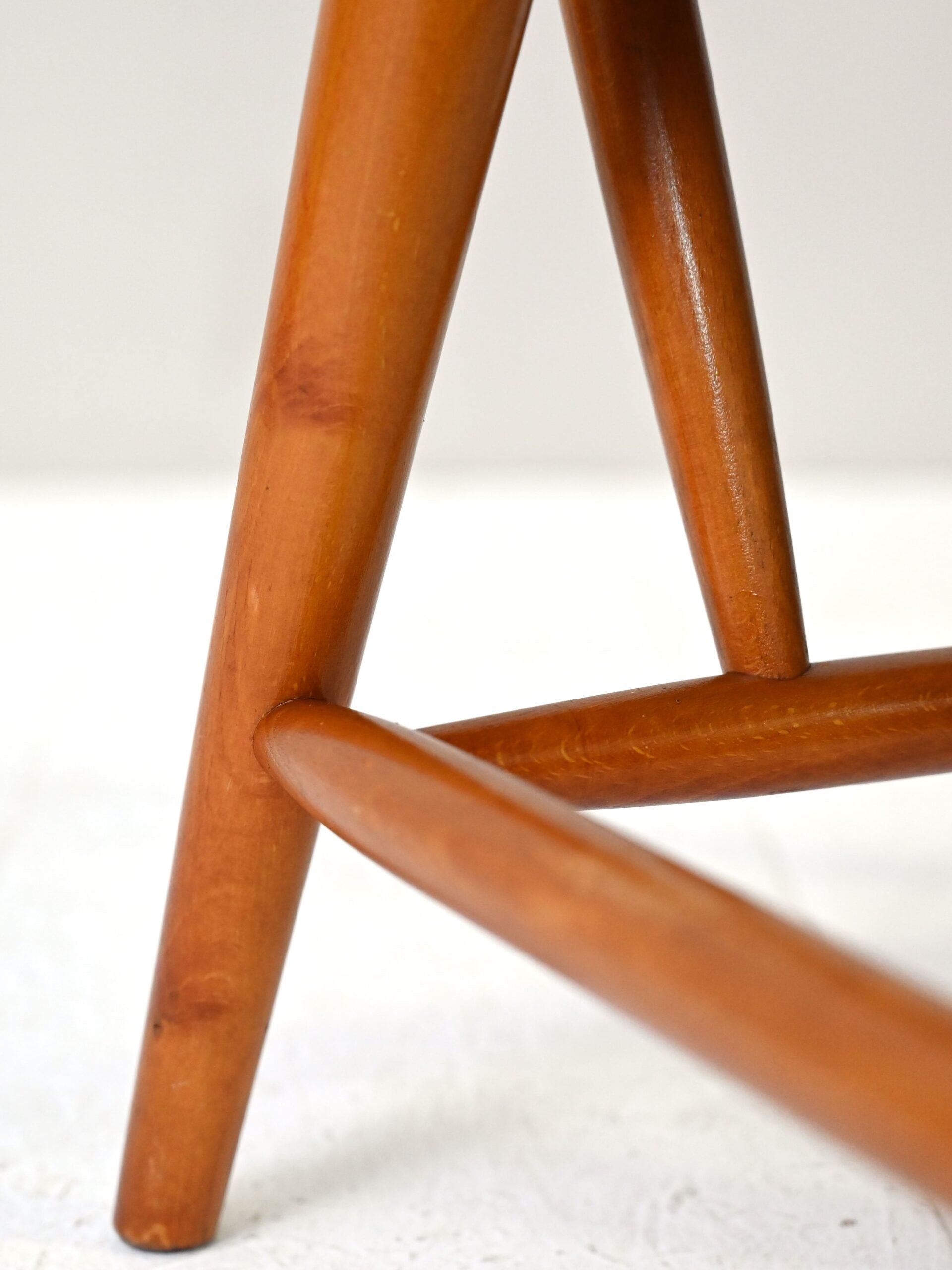 Sedia vintage scandinava in similpelle nera 8