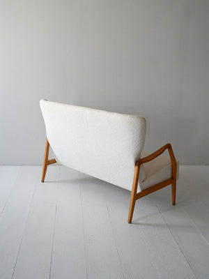 Divano scandinavo vintage con tessuto bouclé 5