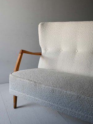 Divano scandinavo vintage con tessuto bouclé 8