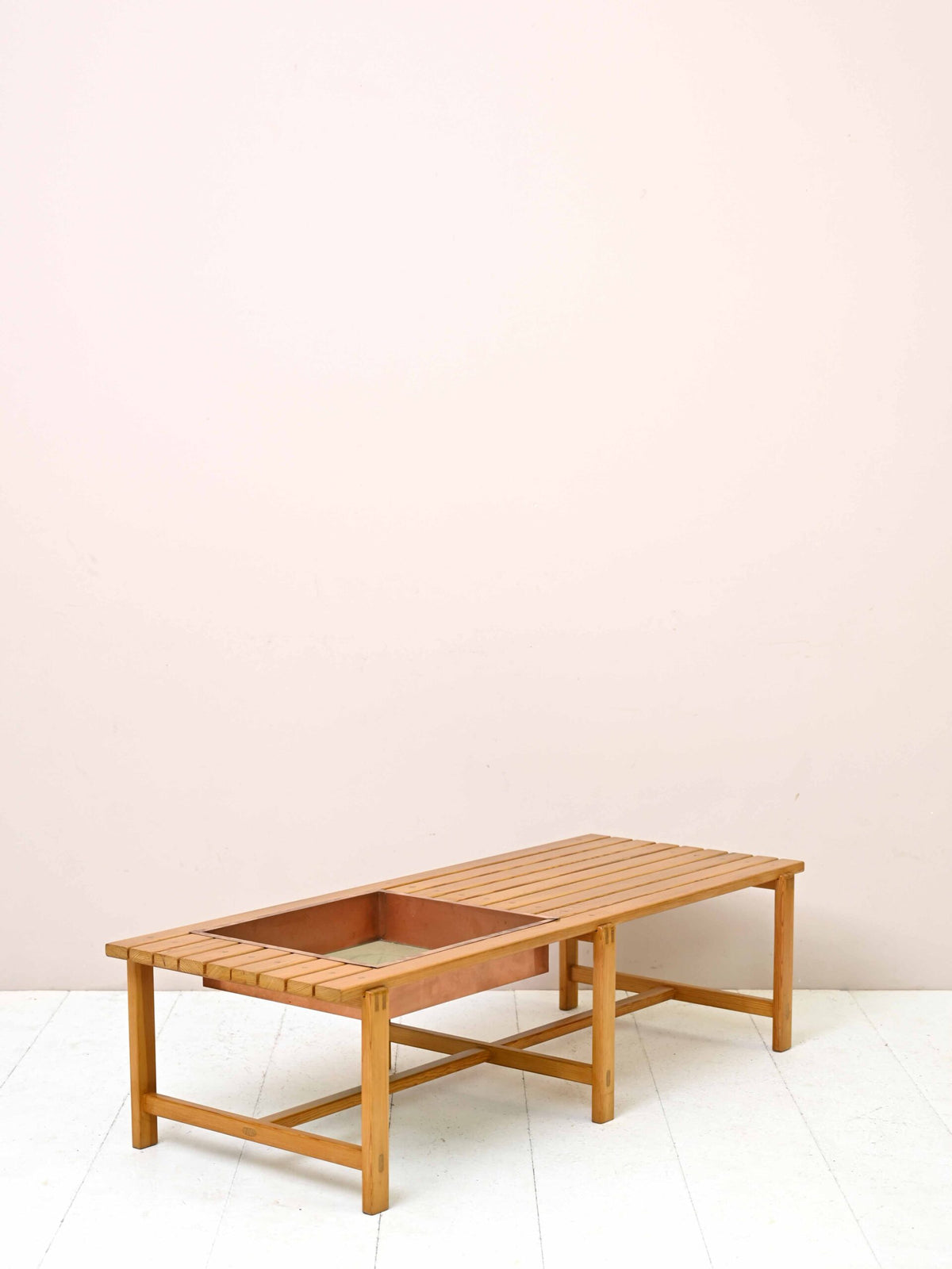 Panca scandinava con fioriera 2