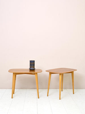 Tavolini scandinavi ovali di modernariato 1