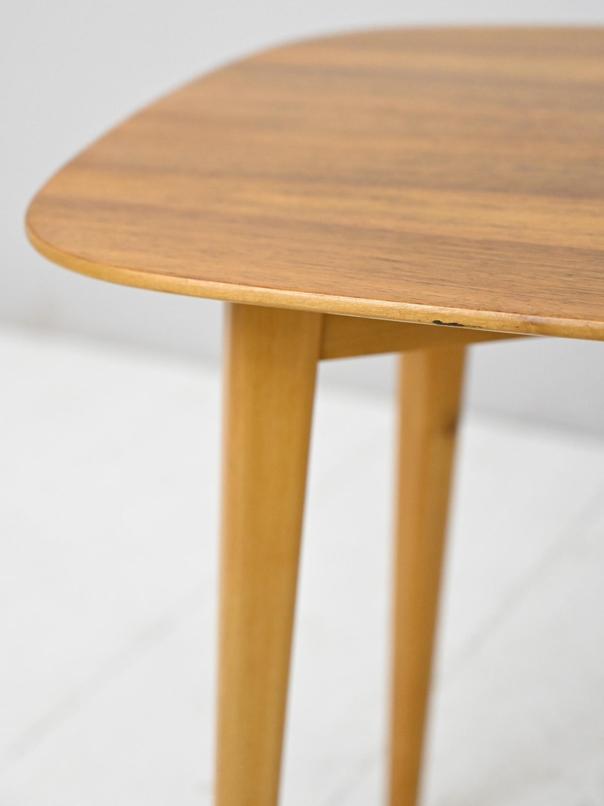Tavolini scandinavi ovali di modernariato 7