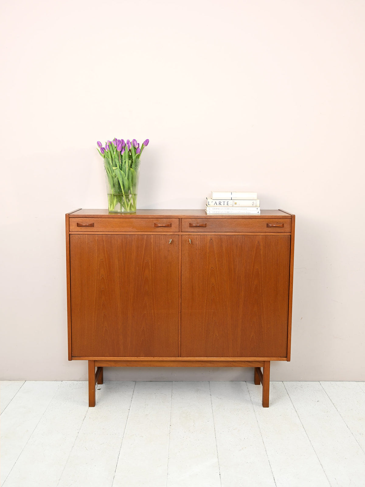 Credenza vintage scandinava con cassetti 1