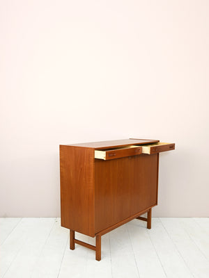Credenza vintage scandinava con cassetti 3