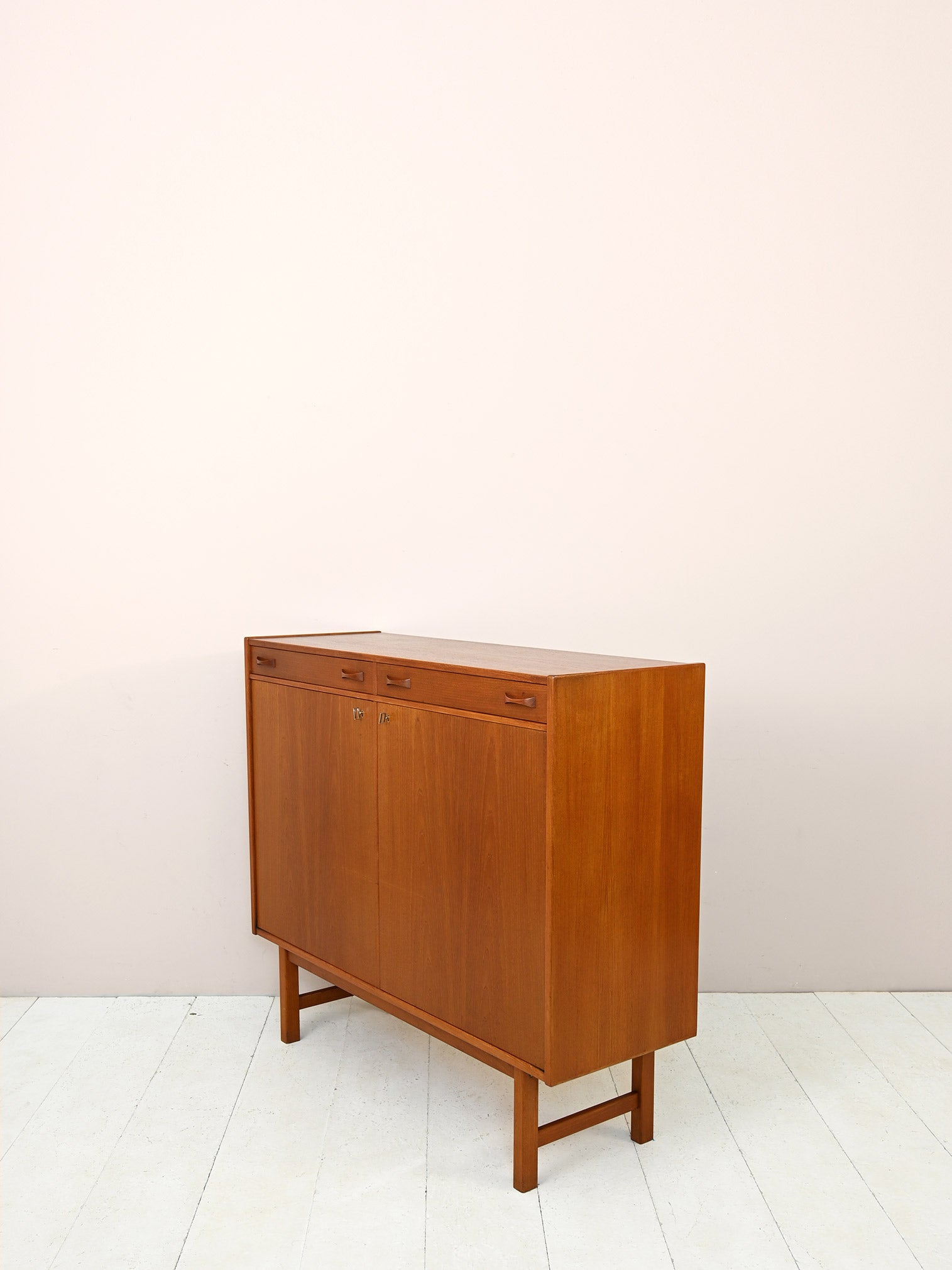 Credenza vintage scandinava con cassetti 5