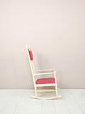 Sedia a dondolo scandinava 1