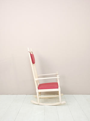 Sedia a dondolo scandinava 1
