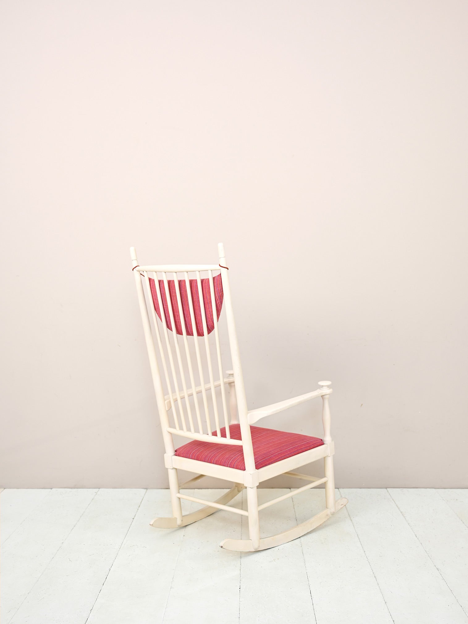 Sedia a dondolo scandinava 2