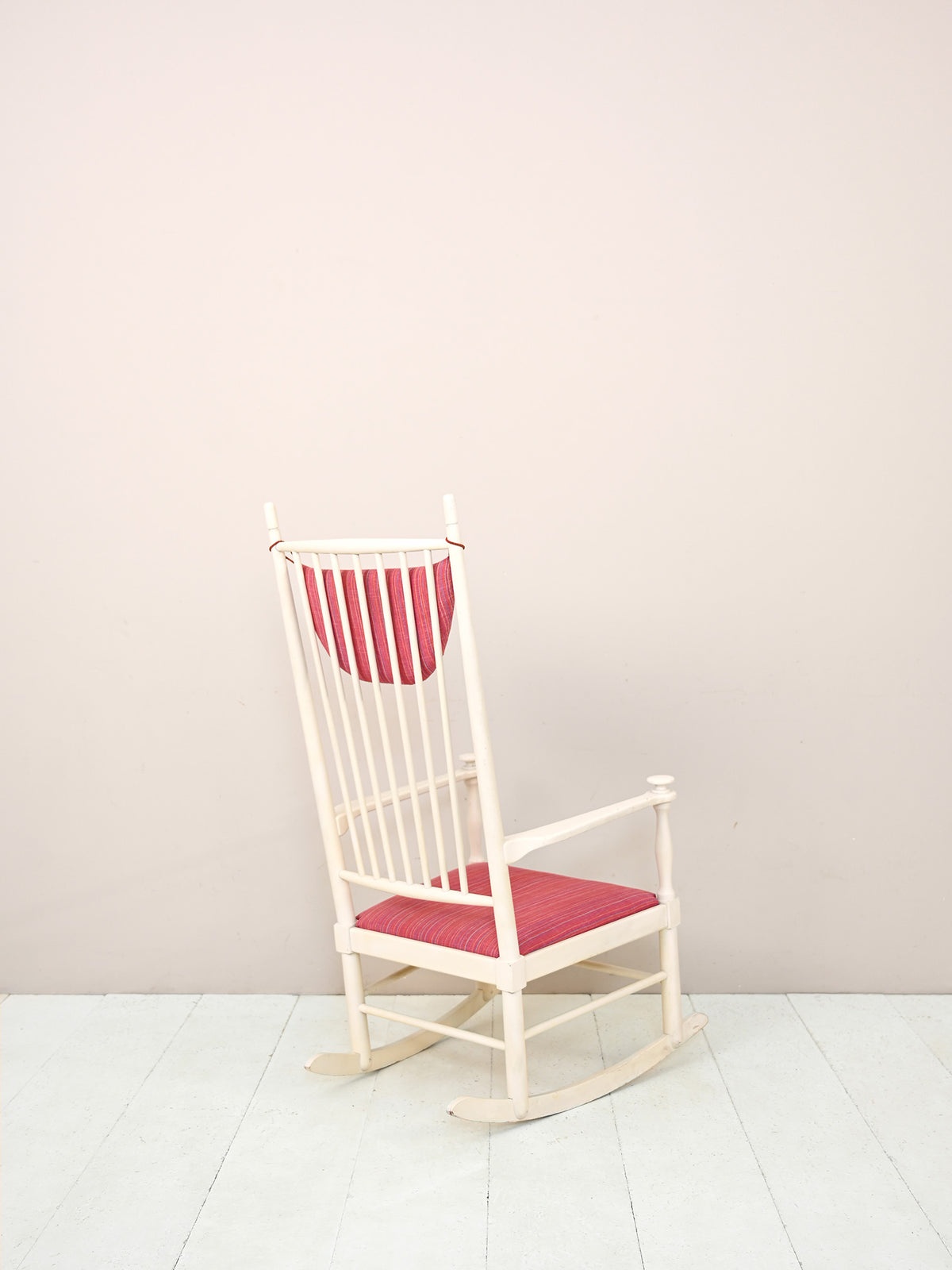 Sedia a dondolo scandinava 2