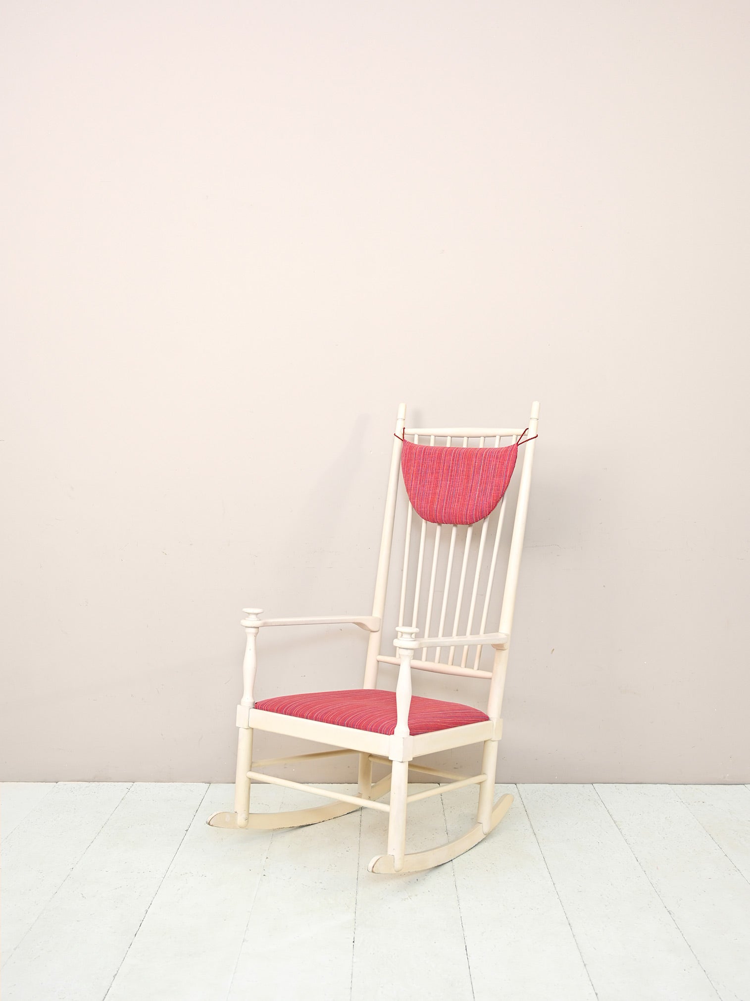 Sedia a dondolo scandinava 3