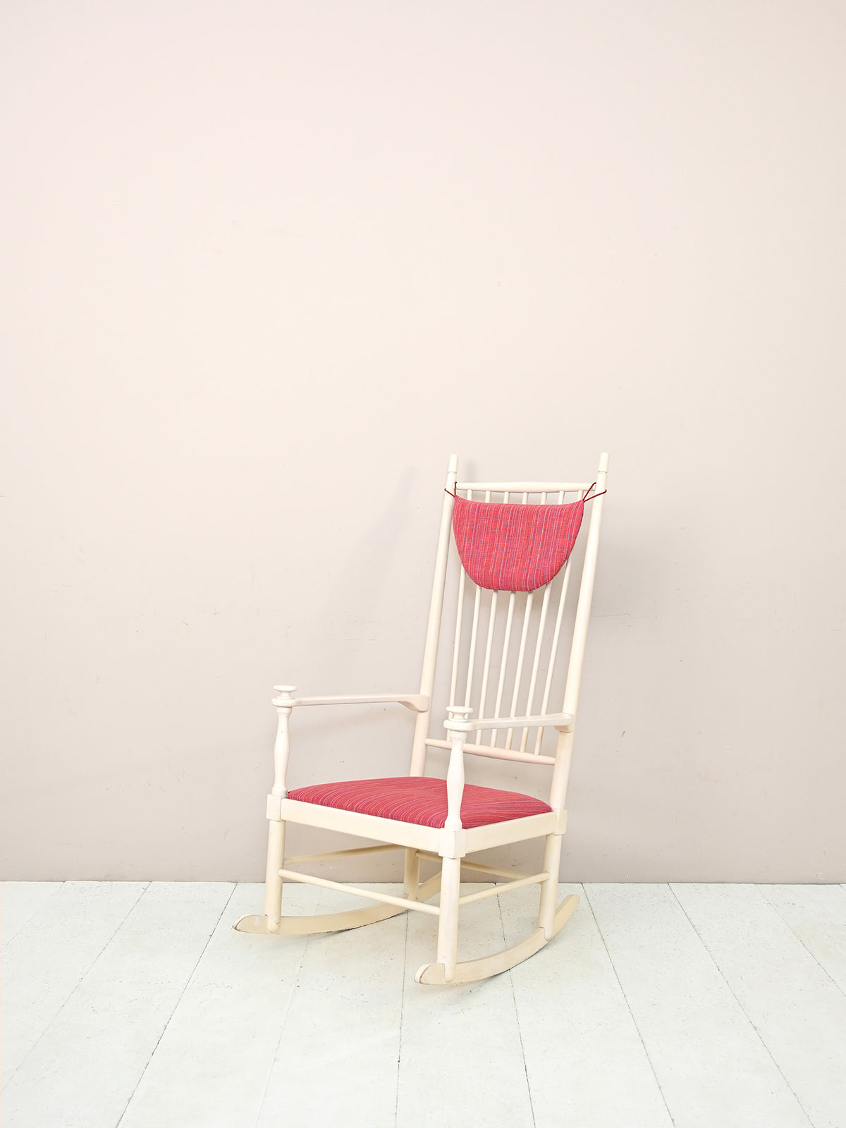 Sedia a dondolo scandinava 3