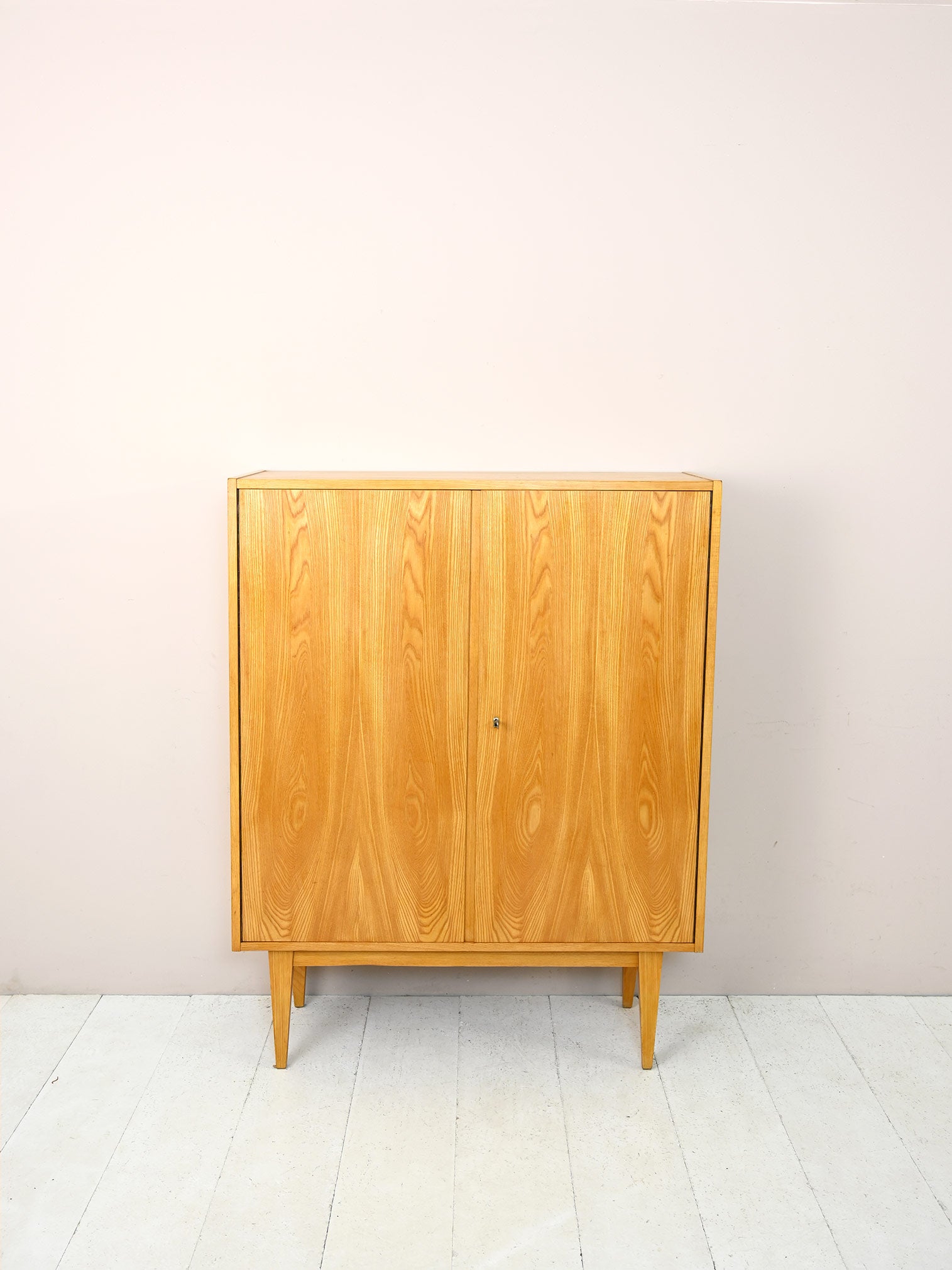 Mobile credenza vintage con doppia anta 1