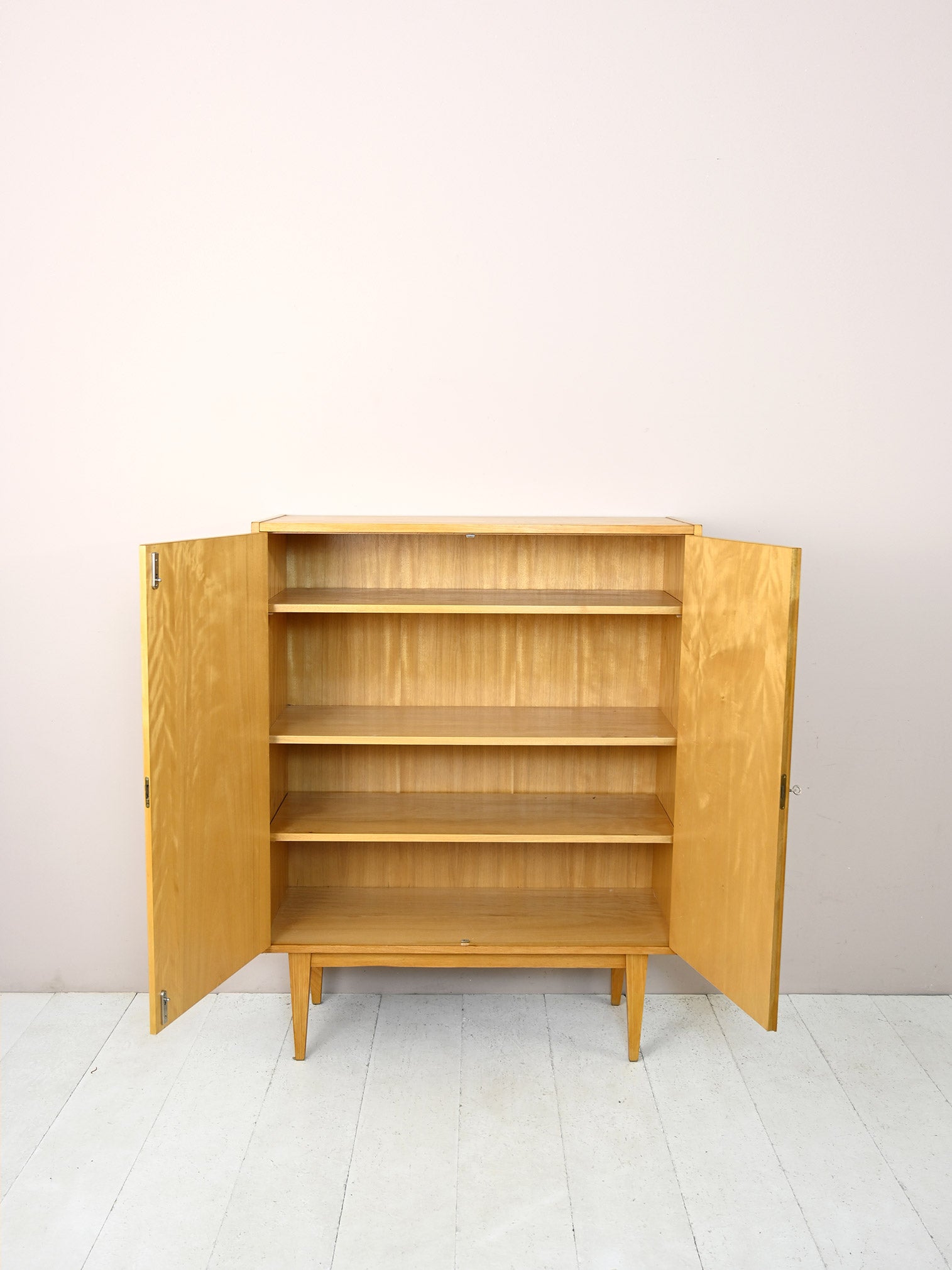 Mobile credenza vintage con doppia anta 2
