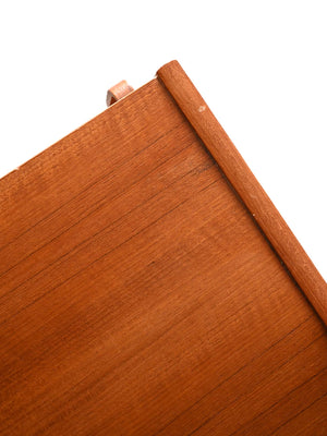 Libreria con vano contenitore prodotta da Bodafors 6
