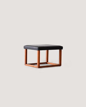 Sgabello scandinavo in teak anni '60 – Seduta in ecopelle