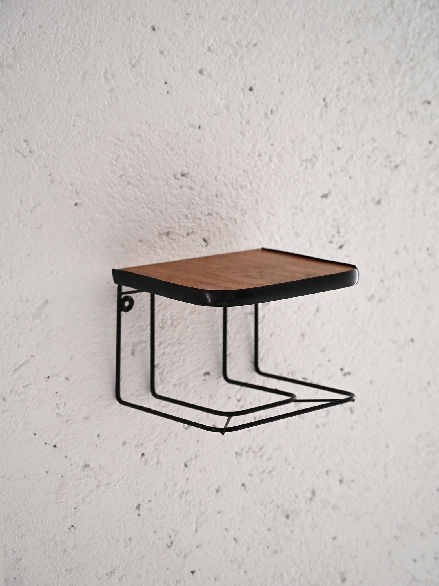 Comodino sospeso in teak e metallo 3