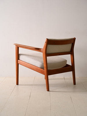 Poltrona imbottita con struttura in teak 2