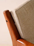 Poltrona imbottita con struttura in teak 5