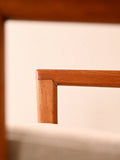 Poltrona imbottita con struttura in teak 6