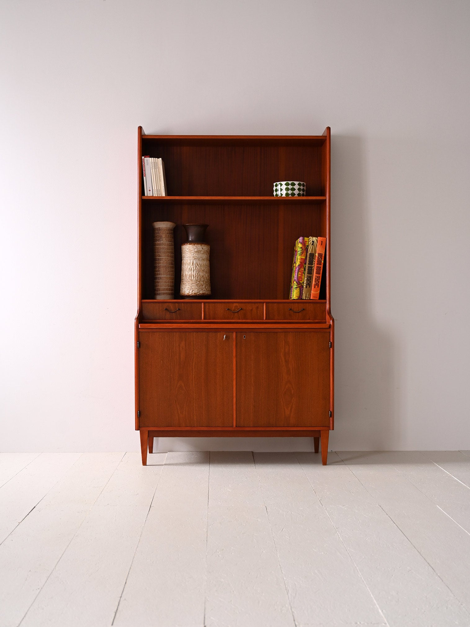 Libreria in mogano con spazio contenitore 1