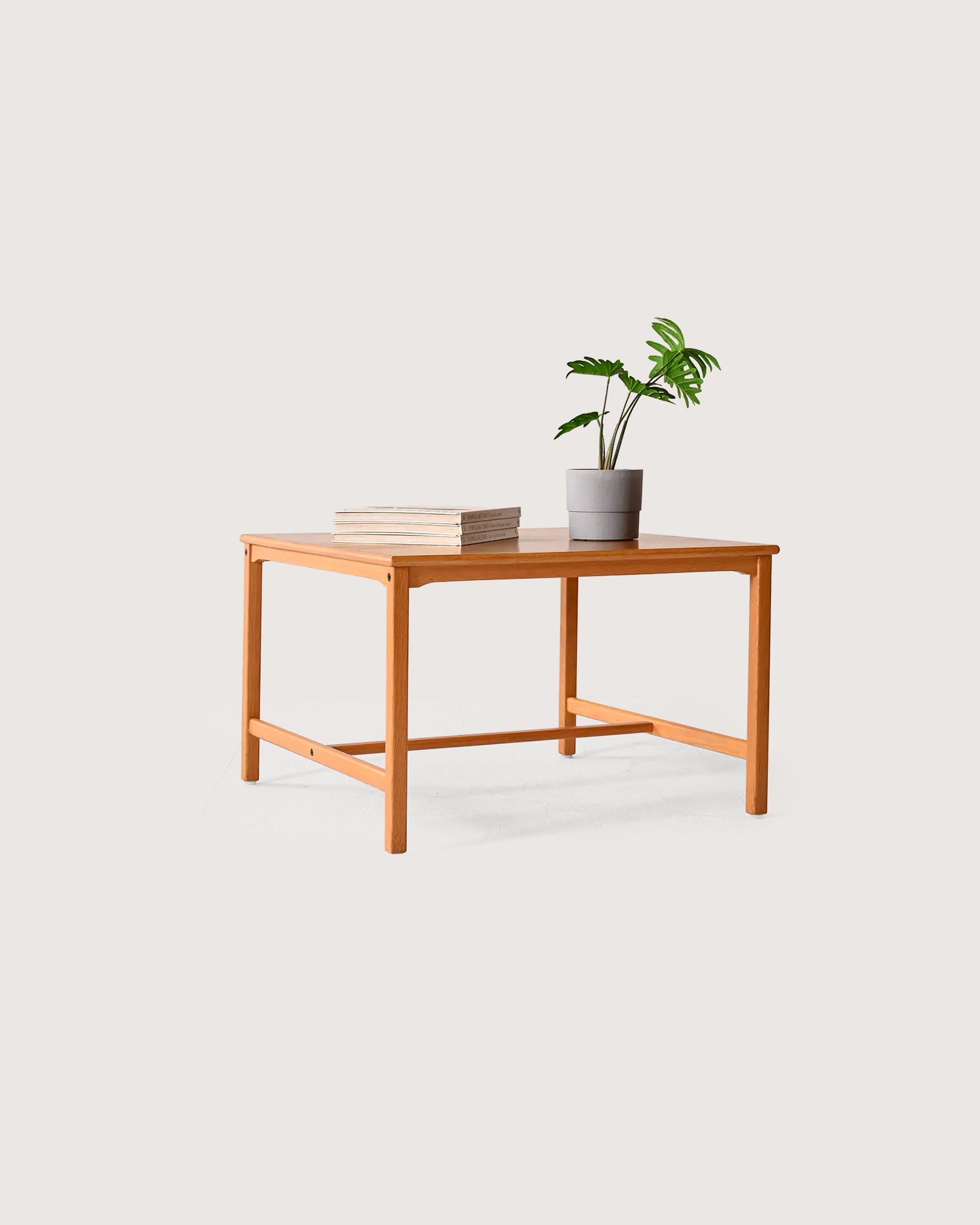 Tavolino vintage anni ‘60 in legno di rovere