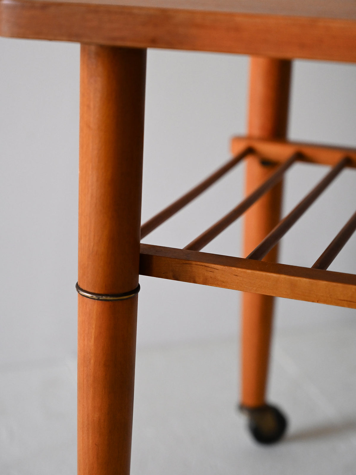 Tavolino in teak anni ‘60 con ruote 5
