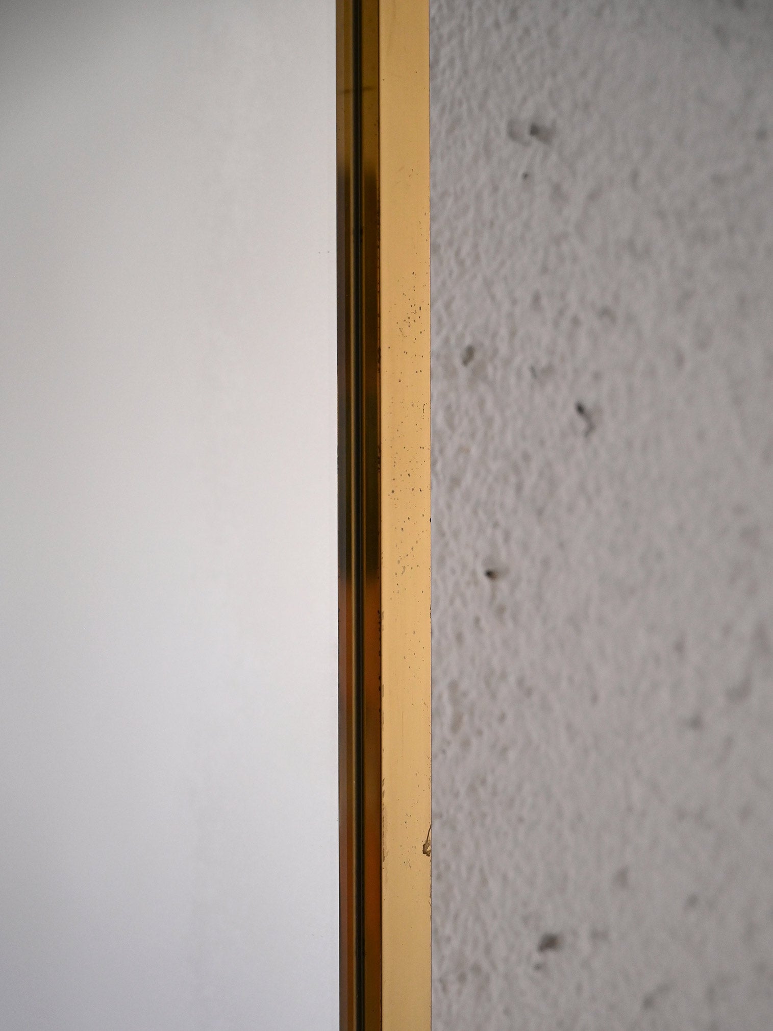 Specchio vintage rettangolare con cornice in metallo dorato e nero 6