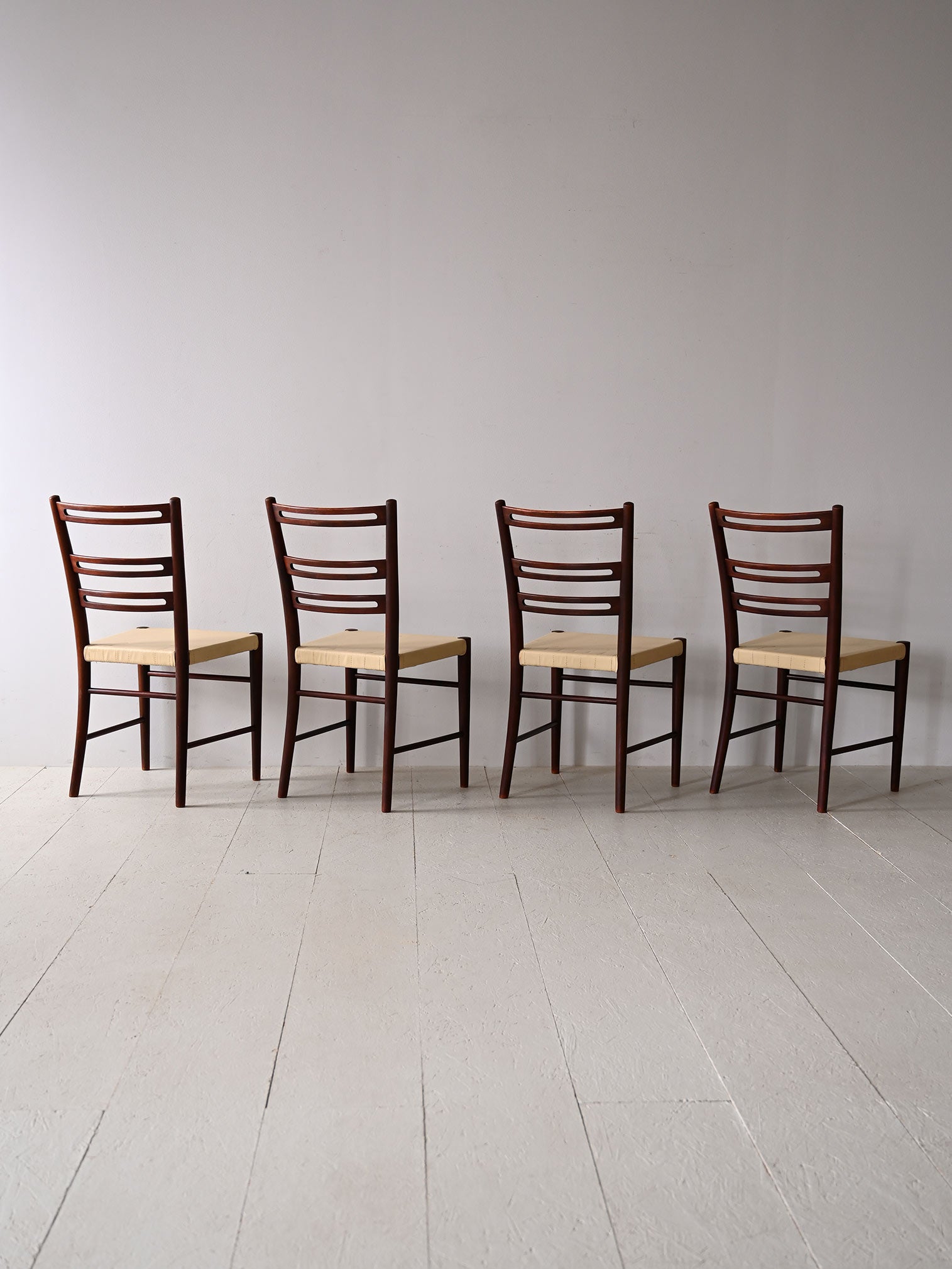Set di 4 sedie scandinave in legno
