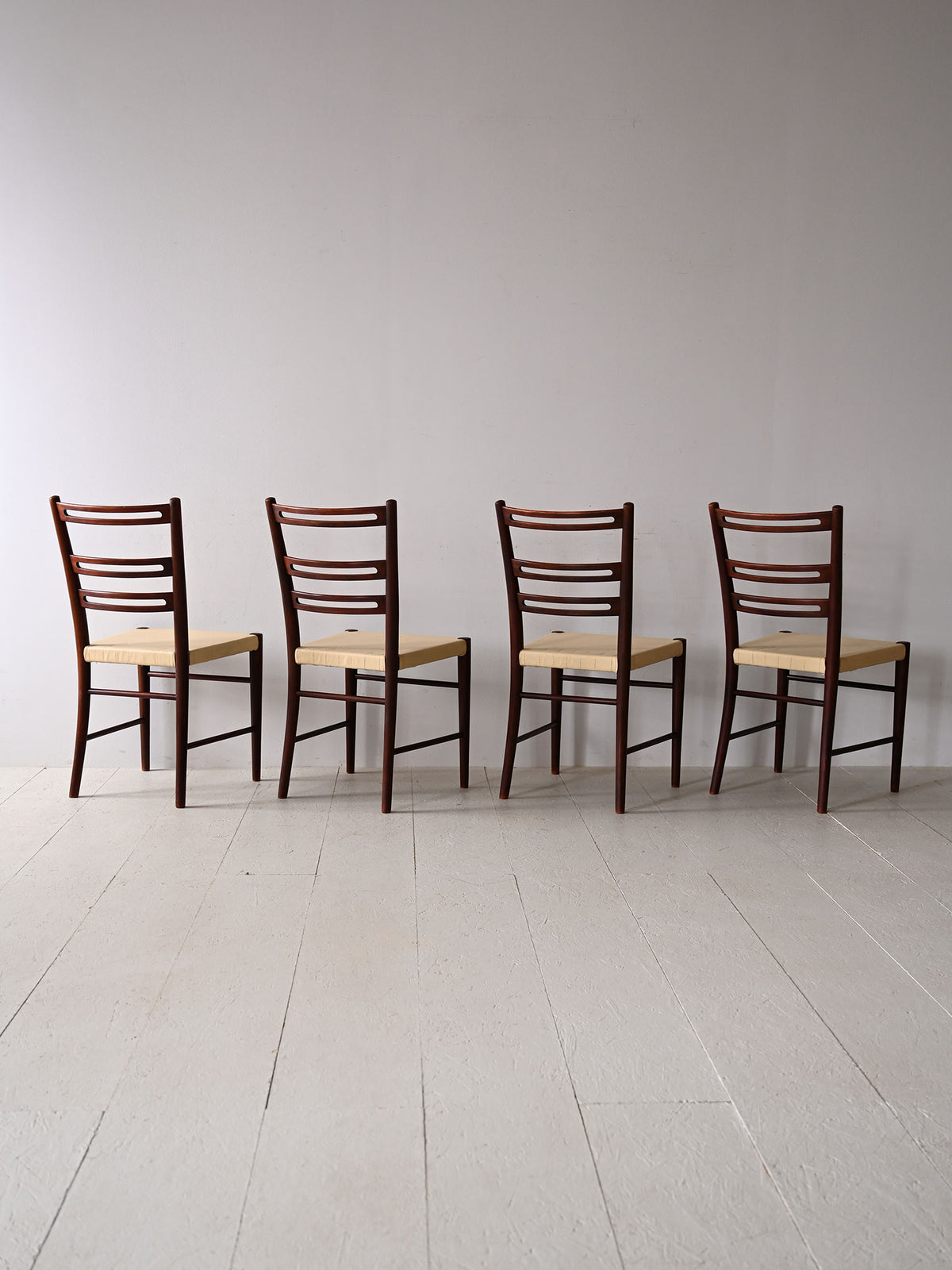Set di 4 sedie scandinave in legno