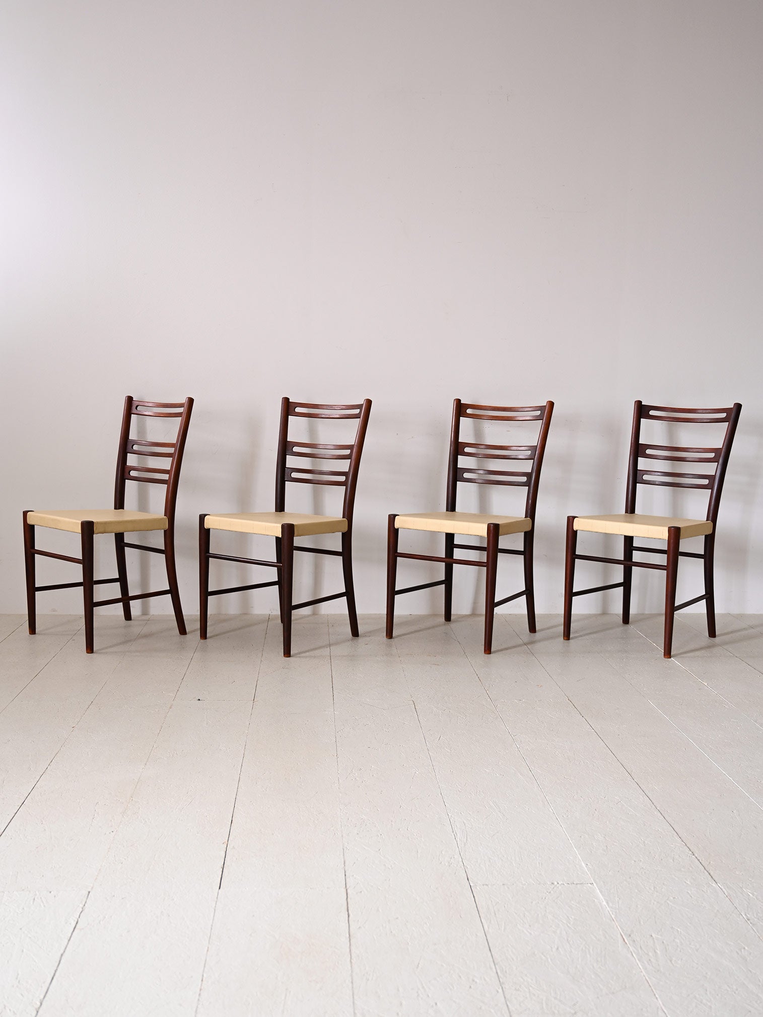 Set di 4 sedie scandinave in legno