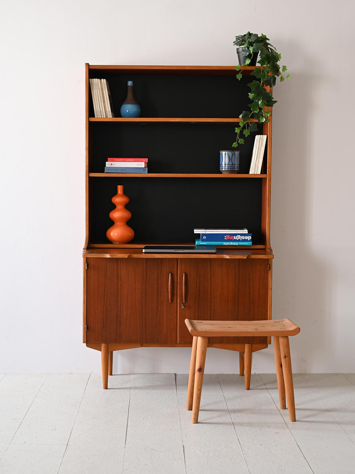 Libreria vintage con piano estraibile 2