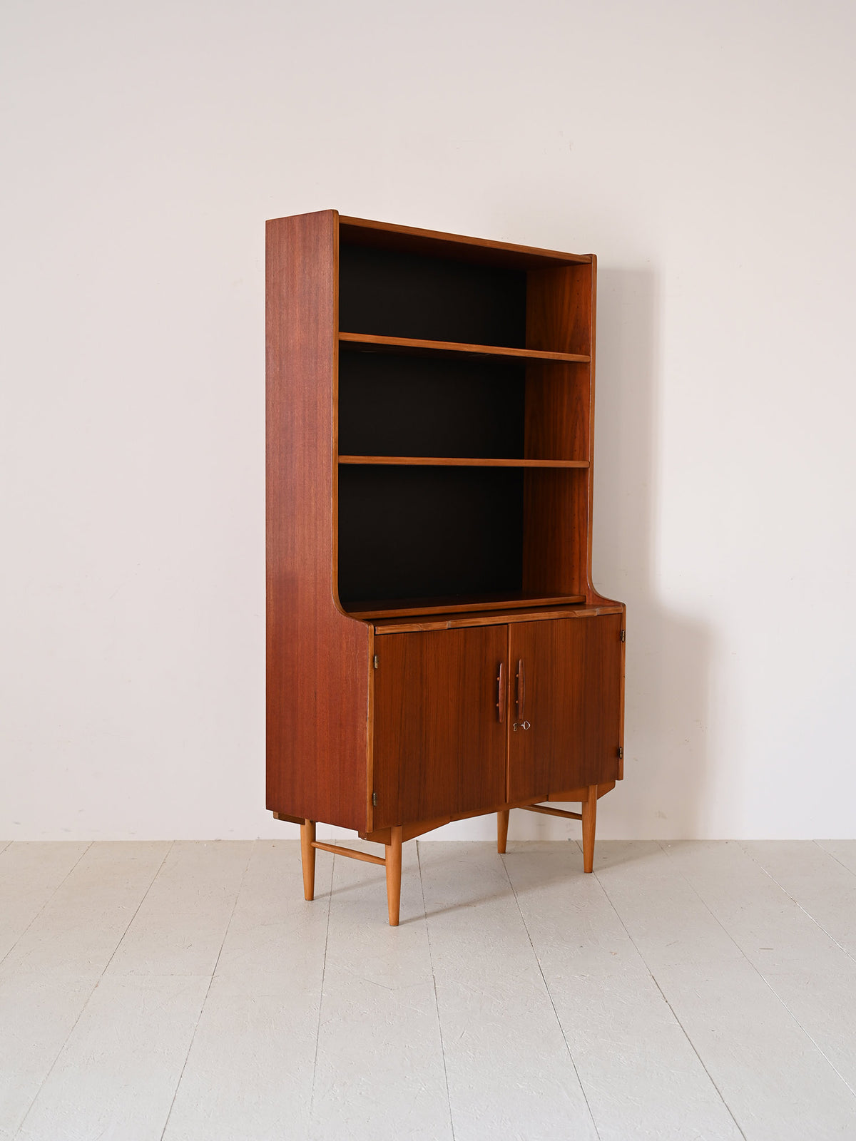 Libreria vintage con piano estraibile 4
