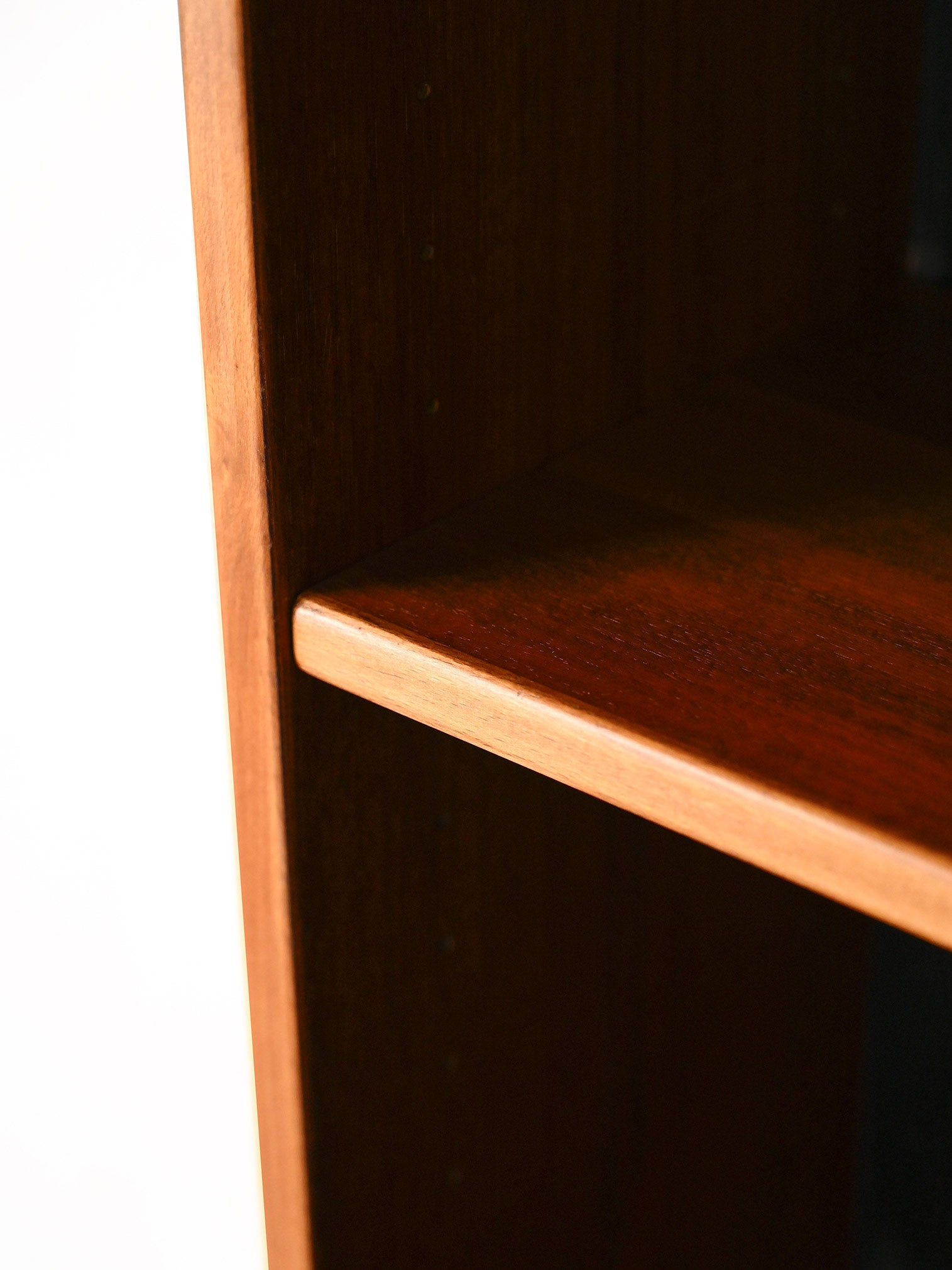 Libreria vintage con piano estraibile