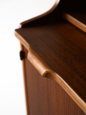 Libreria vintage con piano estraibile 8