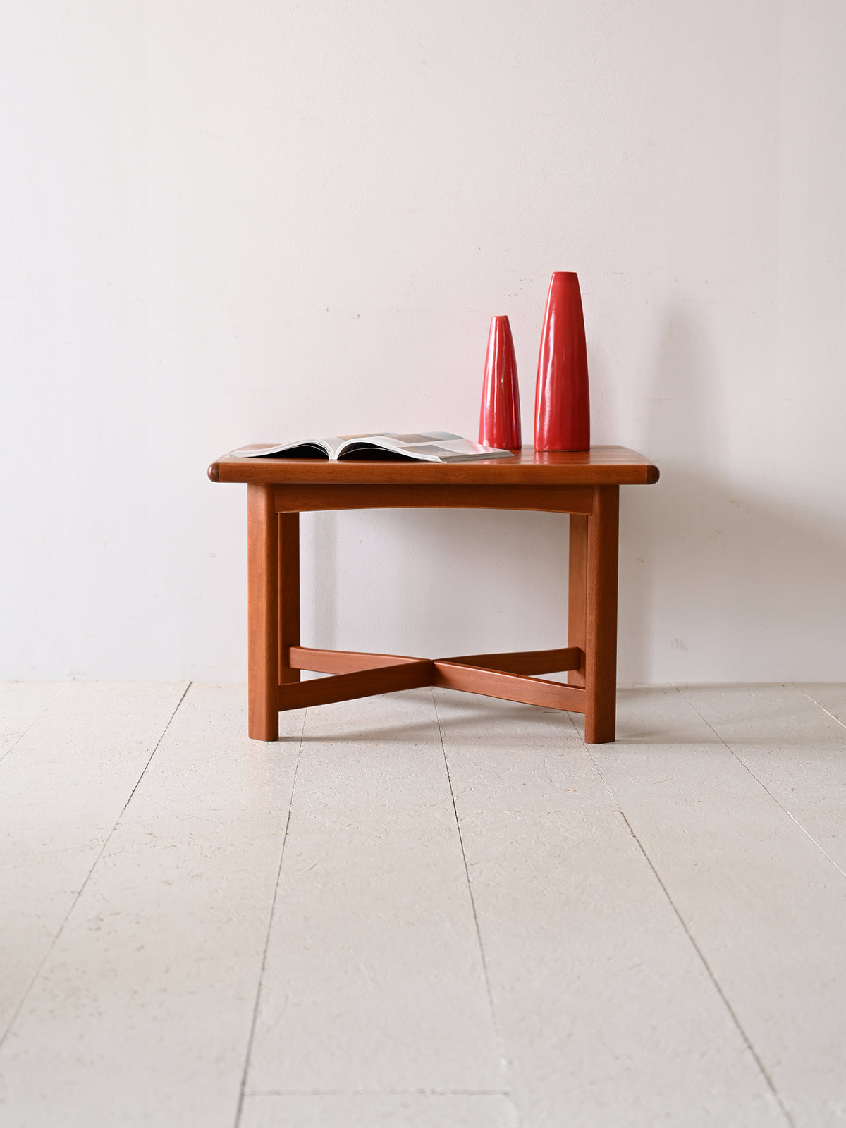 Tavolino quadrato in teak prodotto in Danimarca 1