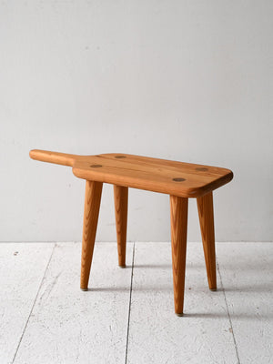Sgabellino scandinavo anni ’50 in larice 1