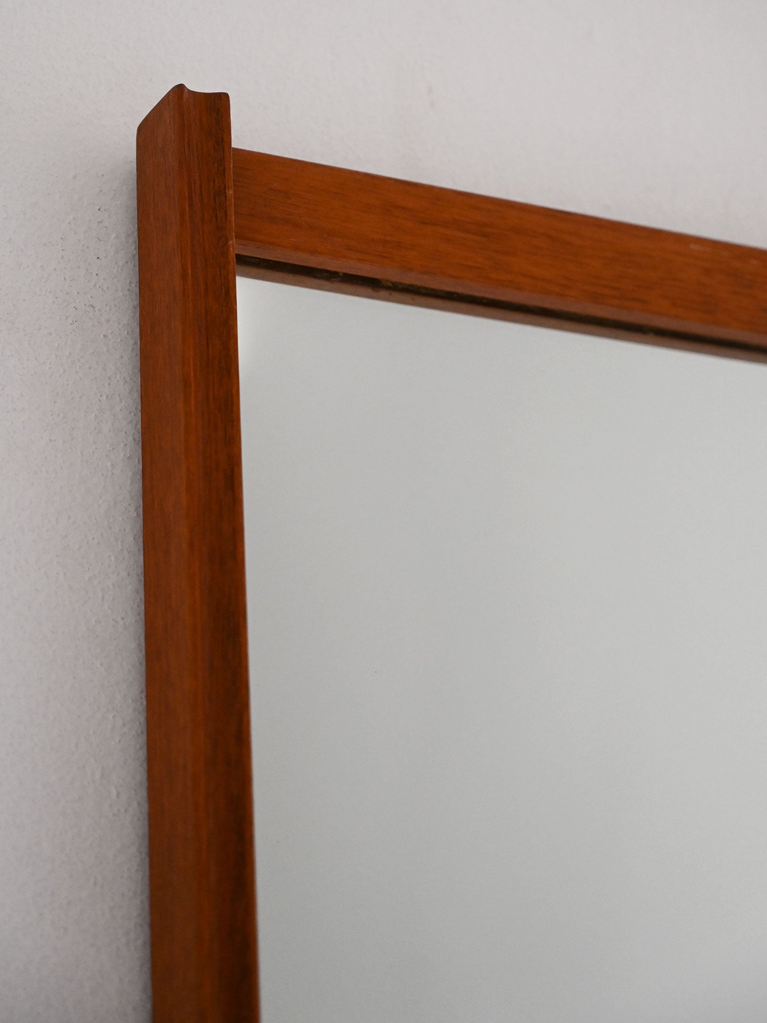 Specchio scandinavo vintage in teak scanalato 3