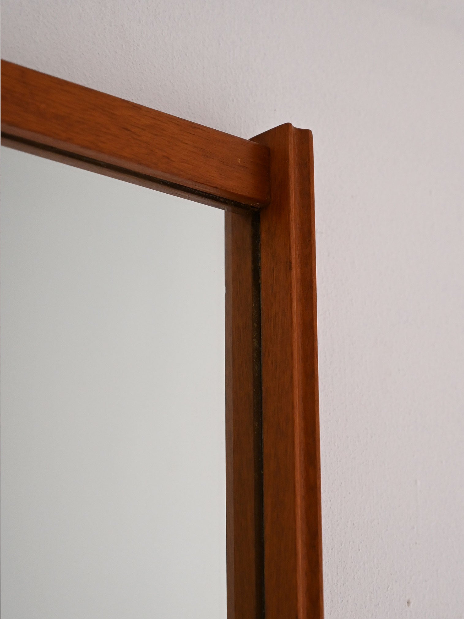Specchio scandinavo vintage in teak scanalato 4