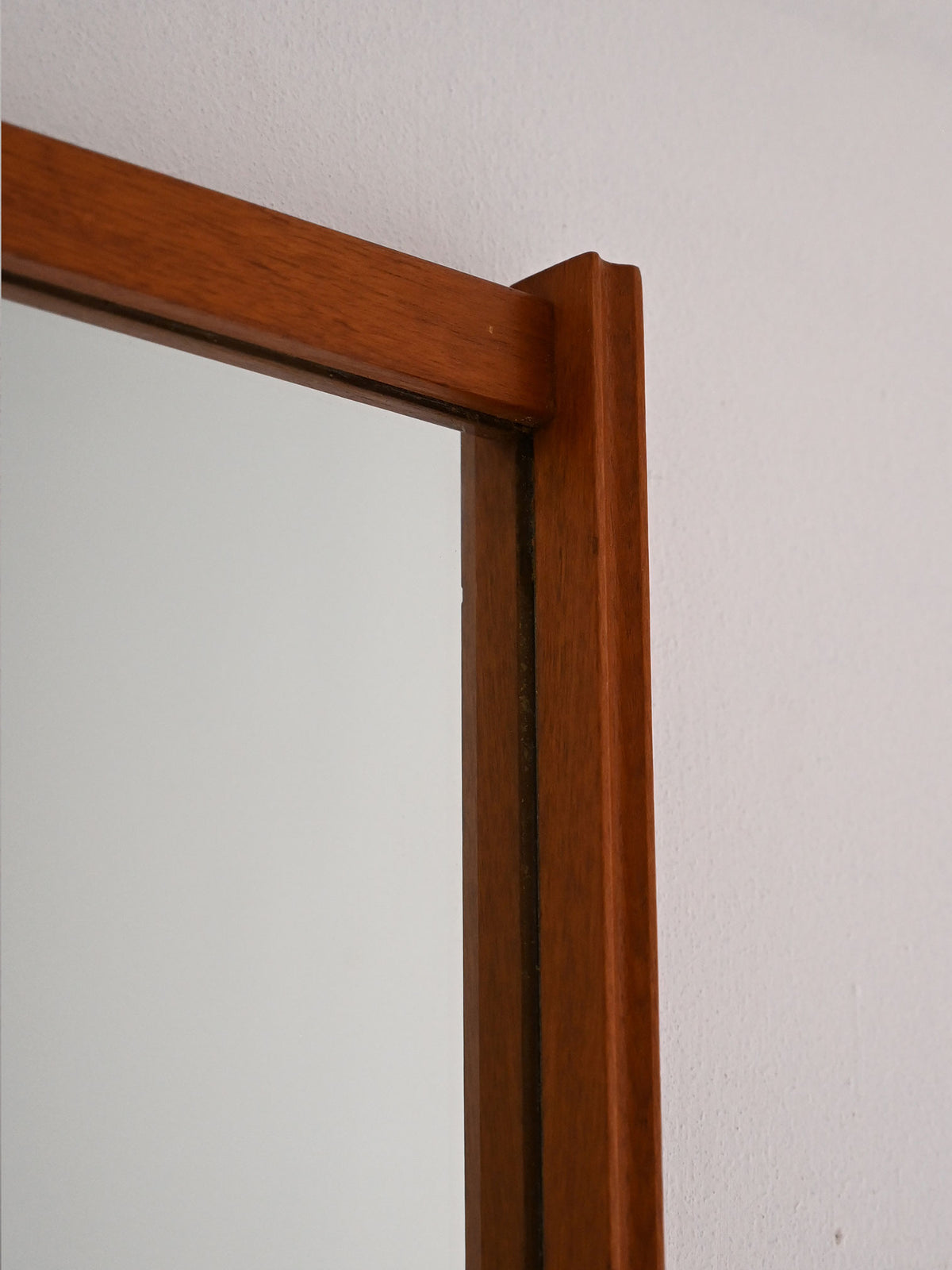 Specchio scandinavo vintage in teak scanalato 4