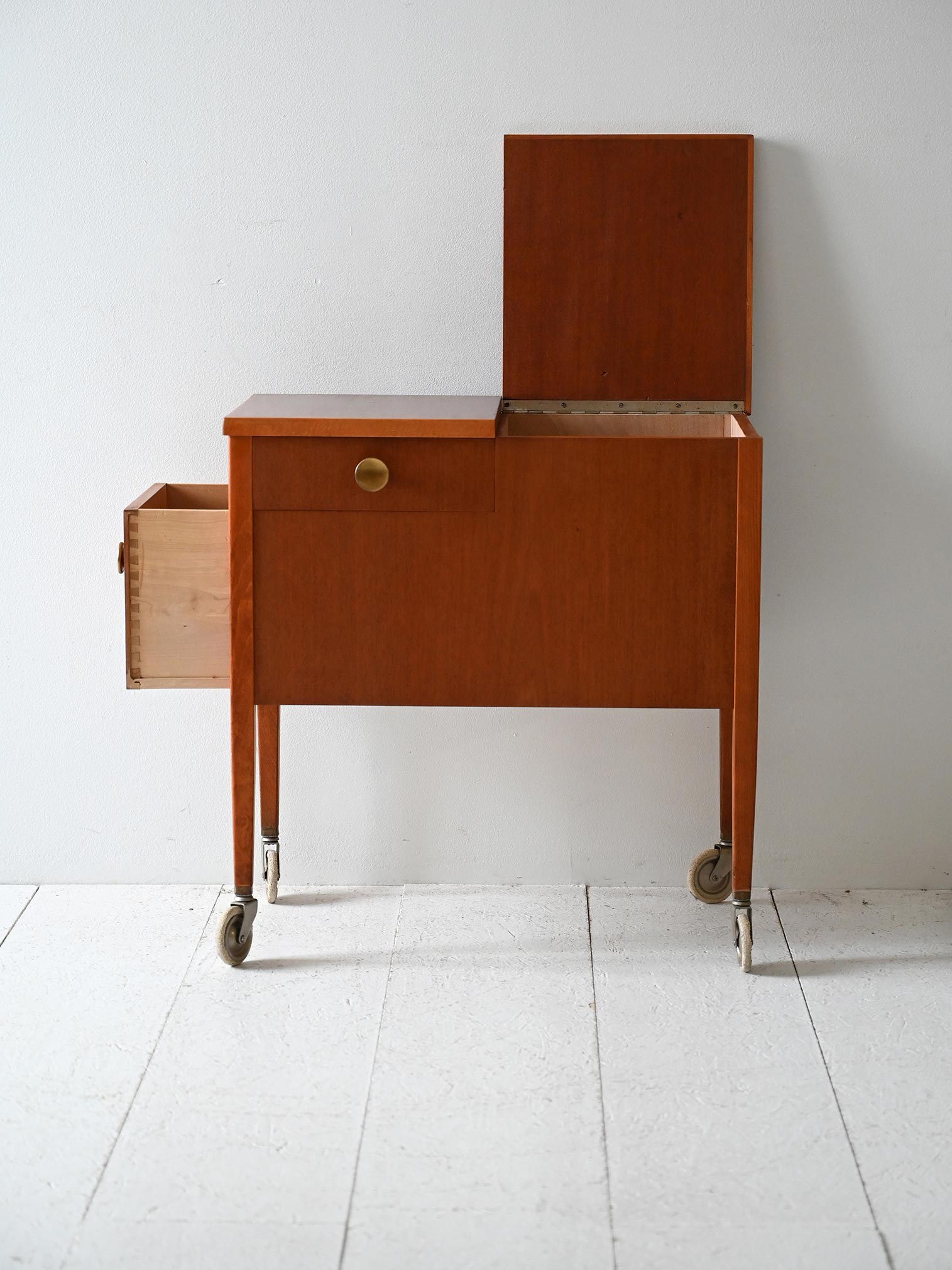 Carrello contenitore vintage scandinavo in mogano 2
