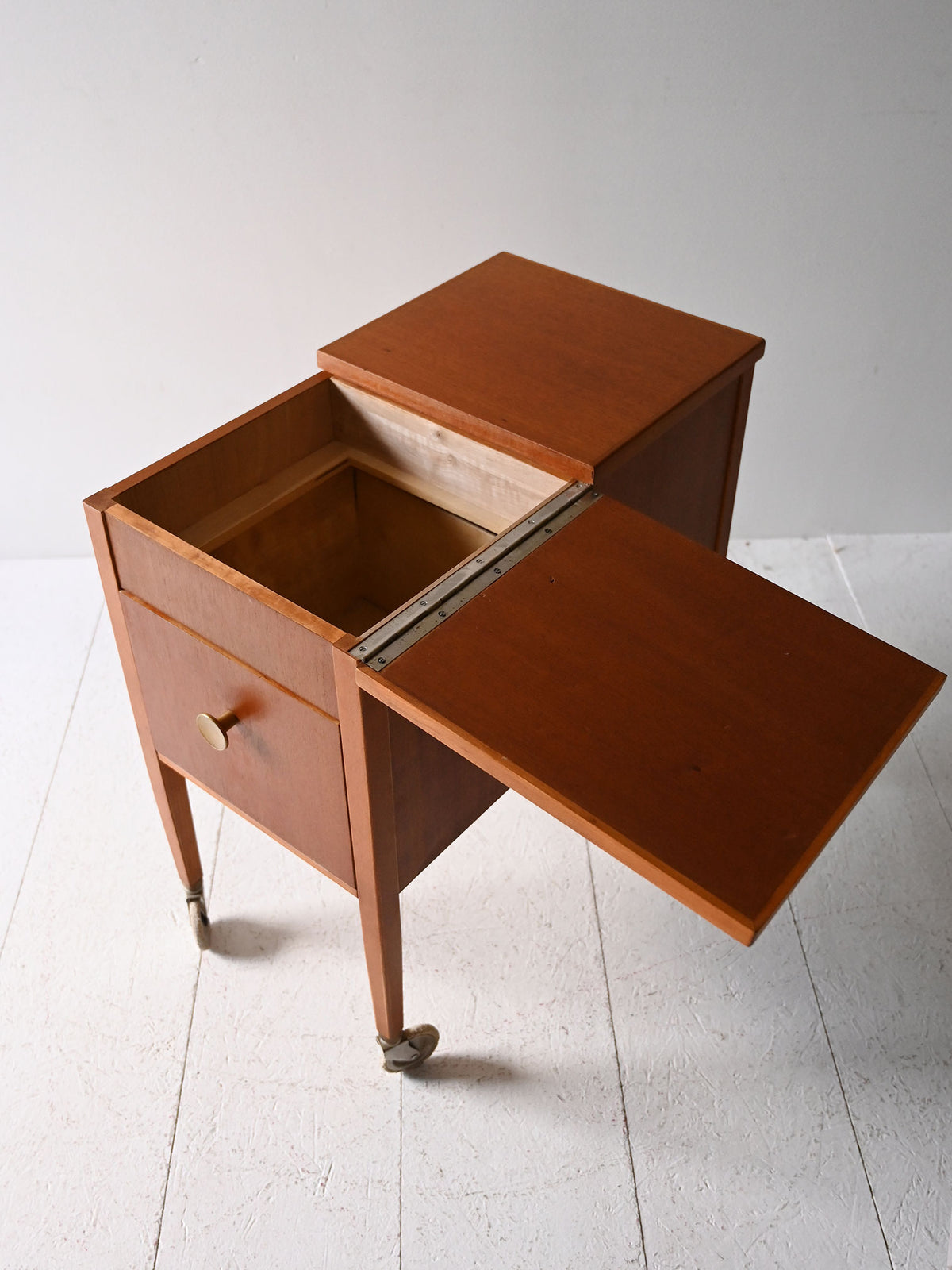 Carrello contenitore vintage scandinavo in mogano 8